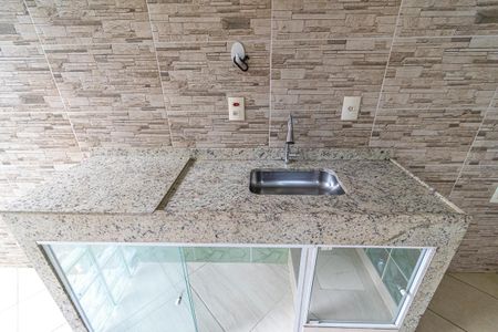 Casa à venda com 240m², 3 quartos e 3 vagas Casa à venda com 240m², 3 quartos e 3 vagasVaranda