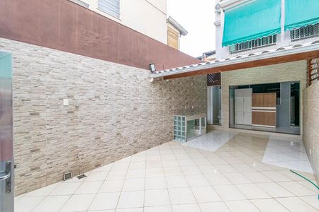 Casa à venda com 240m², 3 quartos e 3 vagas Casa à venda com 240m², 3 quartos e 3 vagasVaranda