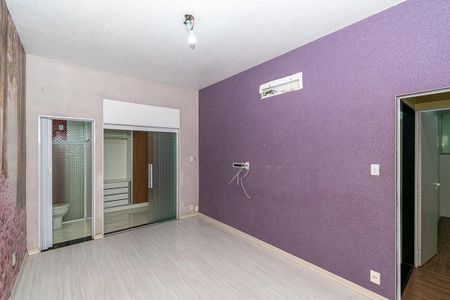 Casa à venda com 240m², 3 quartos e 3 vagas Casa à venda com 240m², 3 quartos e 3 vagasSuíte