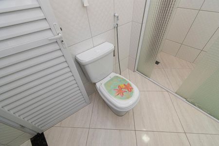 Casa à venda com 240m², 3 quartos e 3 vagas Casa à venda com 240m², 3 quartos e 3 vagasBanheiro Social