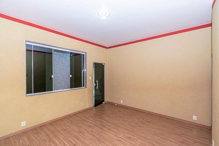 Casa à venda com 240m², 3 quartos e 3 vagas Casa à venda com 240m², 3 quartos e 3 vagasSala