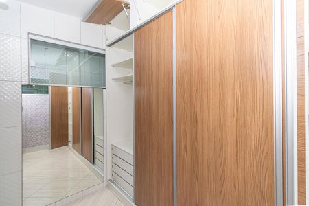 Casa à venda com 240m², 3 quartos e 3 vagas Casa à venda com 240m², 3 quartos e 3 vagasSuíte - Closet