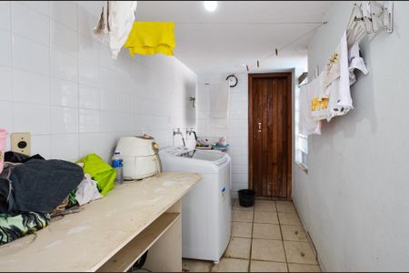 Casa à venda com 308m², 4 quartos e 1 vagaArea lavanderia