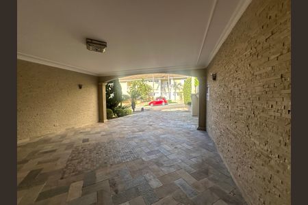 Casa de condomínio à venda com 675m², 4 quartos e 4 vagas Casa de condomínio à venda com 675m², 4 quartos e 4 vagasGaragem