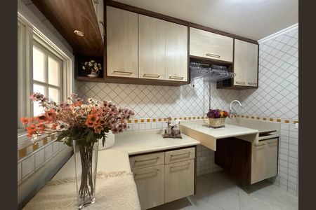 Casa de condomínio à venda com 675m², 4 quartos e 4 vagas Casa de condomínio à venda com 675m², 4 quartos e 4 vagasÁrea de Serviço