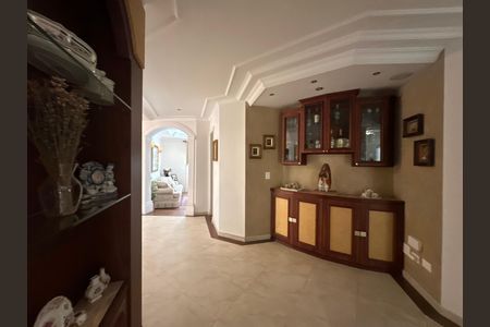 Casa de condomínio à venda com 675m², 4 quartos e 4 vagas Casa de condomínio à venda com 675m², 4 quartos e 4 vagasBar