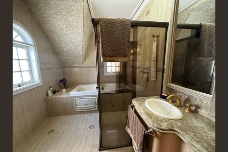 Casa de condomínio à venda com 675m², 4 quartos e 4 vagas Casa de condomínio à venda com 675m², 4 quartos e 4 vagasBanheiro da Suíte 2