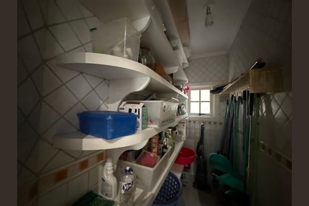 Casa de condomínio à venda com 675m², 4 quartos e 4 vagas Casa de condomínio à venda com 675m², 4 quartos e 4 vagasDespensa