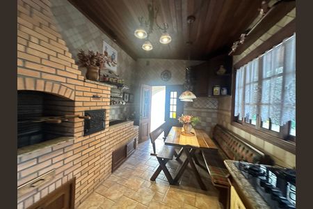 Casa de condomínio à venda com 675m², 4 quartos e 4 vagas Casa de condomínio à venda com 675m², 4 quartos e 4 vagasChurrasqueira