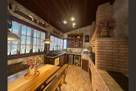 Casa de condomínio à venda com 675m², 4 quartos e 4 vagas Casa de condomínio à venda com 675m², 4 quartos e 4 vagasChurrasqueira