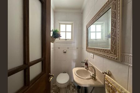 Casa de condomínio à venda com 675m², 4 quartos e 4 vagas Casa de condomínio à venda com 675m², 4 quartos e 4 vagasBanheiro 3