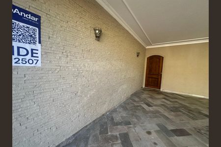 Casa de condomínio à venda com 675m², 4 quartos e 4 vagas Casa de condomínio à venda com 675m², 4 quartos e 4 vagasFachada