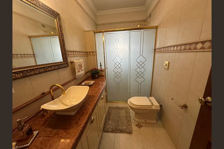 Casa de condomínio à venda com 675m², 4 quartos e 4 vagas Casa de condomínio à venda com 675m², 4 quartos e 4 vagasBanheiro da Suíte 4
