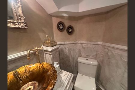 Casa de condomínio à venda com 675m², 4 quartos e 4 vagas Casa de condomínio à venda com 675m², 4 quartos e 4 vagasLavabo