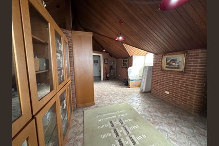 Casa de condomínio à venda com 675m², 4 quartos e 4 vagas Casa de condomínio à venda com 675m², 4 quartos e 4 vagasSótão