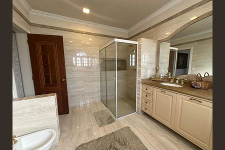 Casa de condomínio à venda com 675m², 4 quartos e 4 vagas Casa de condomínio à venda com 675m², 4 quartos e 4 vagasBanheiro da Suíte 1