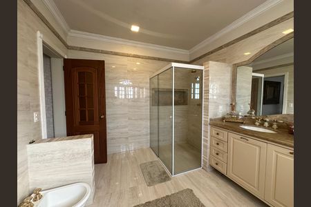 Casa de condomínio à venda com 675m², 4 quartos e 4 vagas Casa de condomínio à venda com 675m², 4 quartos e 4 vagasBanheiro da Suíte 1