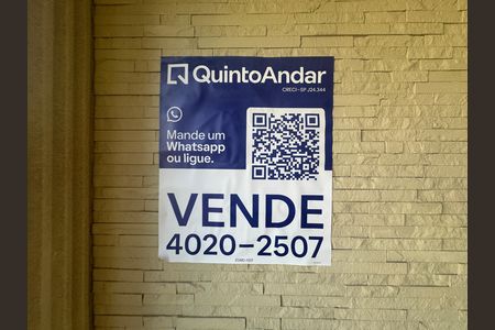 Casa de condomínio à venda com 675m², 4 quartos e 4 vagas Casa de condomínio à venda com 675m², 4 quartos e 4 vagasFachada