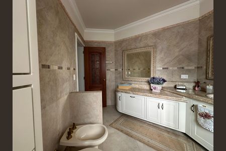 Casa de condomínio à venda com 675m², 4 quartos e 4 vagas Casa de condomínio à venda com 675m², 4 quartos e 4 vagasBanheiro da Suíte 3