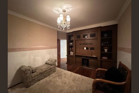 Casa de condomínio à venda com 675m², 4 quartos e 4 vagas Casa de condomínio à venda com 675m², 4 quartos e 4 vagasSala de TV