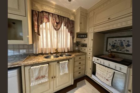Casa de condomínio à venda com 675m², 4 quartos e 4 vagas Casa de condomínio à venda com 675m², 4 quartos e 4 vagasCozinha