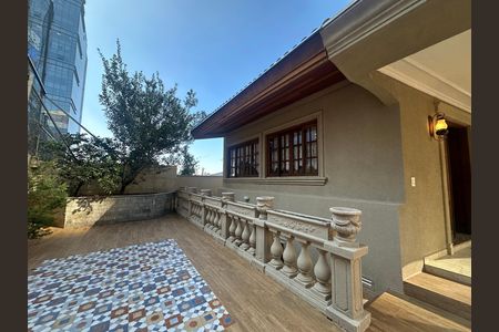Casa de condomínio à venda com 675m², 4 quartos e 4 vagas Casa de condomínio à venda com 675m², 4 quartos e 4 vagasQuintal