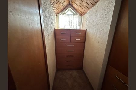 Casa de condomínio à venda com 675m², 4 quartos e 4 vagas Casa de condomínio à venda com 675m², 4 quartos e 4 vagasSótão