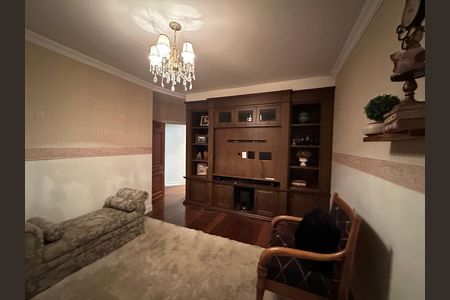 Casa de condomínio à venda com 675m², 4 quartos e 4 vagas Casa de condomínio à venda com 675m², 4 quartos e 4 vagasSala de TV