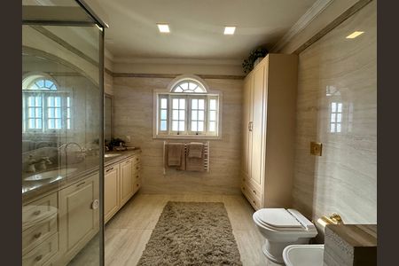 Casa de condomínio à venda com 675m², 4 quartos e 4 vagas Casa de condomínio à venda com 675m², 4 quartos e 4 vagasBanheiro da Suíte 1