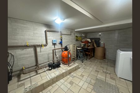 Casa de condomínio à venda com 675m², 4 quartos e 4 vagas Casa de condomínio à venda com 675m², 4 quartos e 4 vagasDeposito