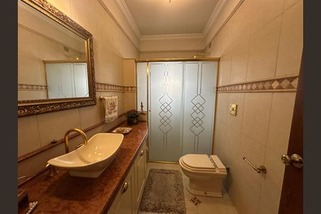 Casa de condomínio à venda com 675m², 4 quartos e 4 vagas Casa de condomínio à venda com 675m², 4 quartos e 4 vagasBanheiro da Suíte 4