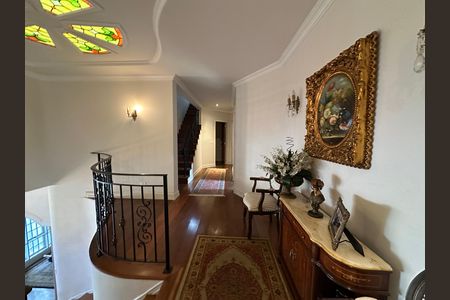 Casa de condomínio à venda com 675m², 4 quartos e 4 vagas Casa de condomínio à venda com 675m², 4 quartos e 4 vagasHall social