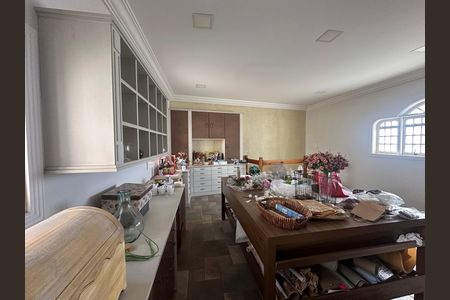 Casa de condomínio à venda com 675m², 4 quartos e 4 vagas Casa de condomínio à venda com 675m², 4 quartos e 4 vagasAteliê
