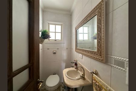 Casa de condomínio à venda com 675m², 4 quartos e 4 vagas Casa de condomínio à venda com 675m², 4 quartos e 4 vagasBanheiro 3