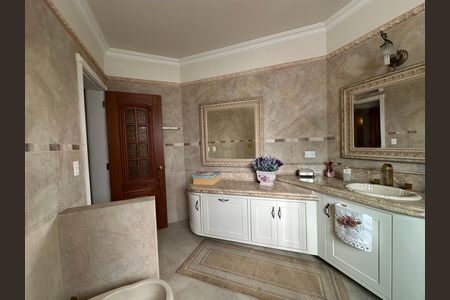 Casa de condomínio à venda com 675m², 4 quartos e 4 vagas Casa de condomínio à venda com 675m², 4 quartos e 4 vagasBanheiro da Suíte 3