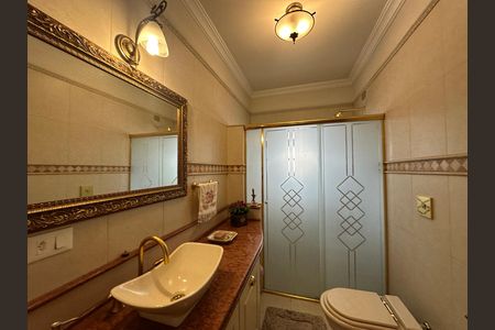 Casa de condomínio à venda com 675m², 4 quartos e 4 vagas Casa de condomínio à venda com 675m², 4 quartos e 4 vagasBanheiro da Suíte 4