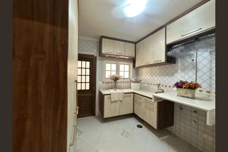 Casa de condomínio à venda com 675m², 4 quartos e 4 vagas Casa de condomínio à venda com 675m², 4 quartos e 4 vagasÁrea de Serviço