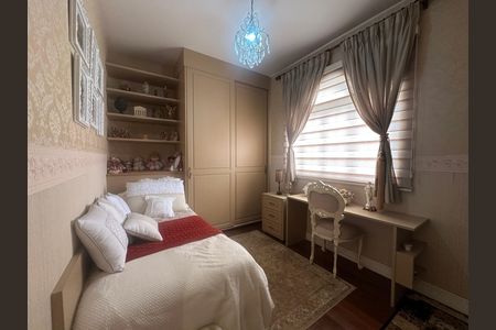 Casa de condomínio à venda com 675m², 4 quartos e 4 vagas Casa de condomínio à venda com 675m², 4 quartos e 4 vagasSuíte 4