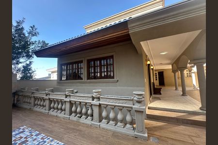 Casa de condomínio à venda com 675m², 4 quartos e 4 vagas Casa de condomínio à venda com 675m², 4 quartos e 4 vagasQuintal