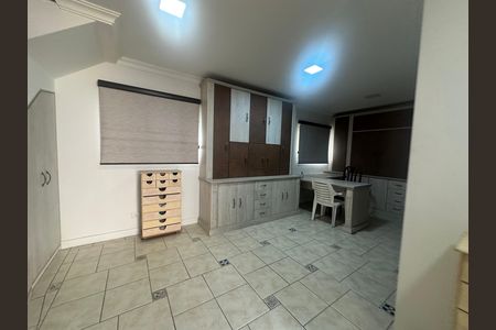 Casa de condomínio à venda com 675m², 4 quartos e 4 vagas Casa de condomínio à venda com 675m², 4 quartos e 4 vagasOficina
