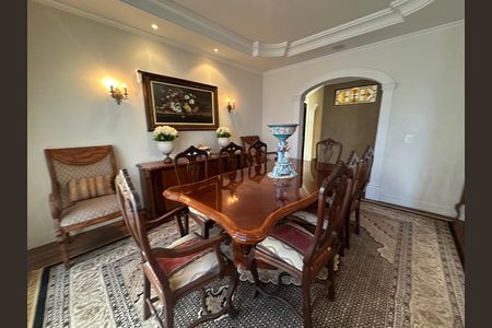 Casa de condomínio à venda com 675m², 4 quartos e 4 vagas Casa de condomínio à venda com 675m², 4 quartos e 4 vagasSala de Jantar