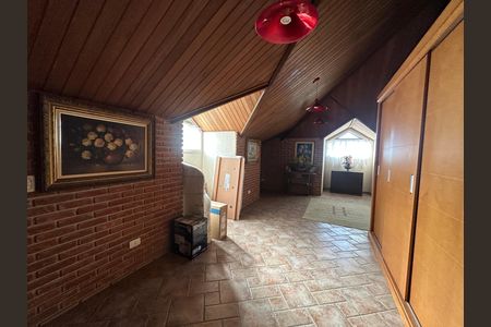 Casa de condomínio à venda com 675m², 4 quartos e 4 vagas Casa de condomínio à venda com 675m², 4 quartos e 4 vagasSótão