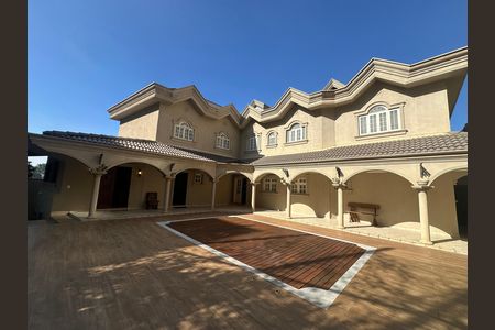 Casa de condomínio à venda com 675m², 4 quartos e 4 vagas Casa de condomínio à venda com 675m², 4 quartos e 4 vagasPiscina