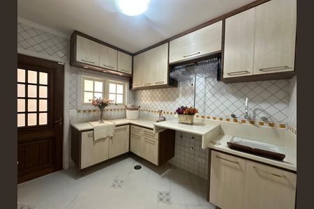 Casa de condomínio à venda com 675m², 4 quartos e 4 vagas Casa de condomínio à venda com 675m², 4 quartos e 4 vagasÁrea de Serviço