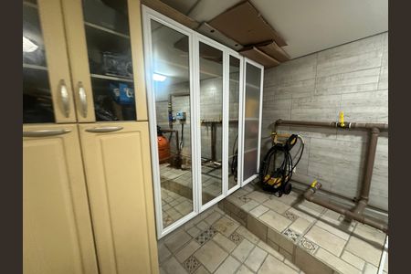 Casa de condomínio à venda com 675m², 4 quartos e 4 vagas Casa de condomínio à venda com 675m², 4 quartos e 4 vagasDeposito