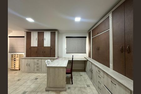 Casa de condomínio à venda com 675m², 4 quartos e 4 vagas Casa de condomínio à venda com 675m², 4 quartos e 4 vagasOficina