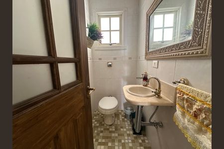 Casa de condomínio à venda com 675m², 4 quartos e 4 vagas Casa de condomínio à venda com 675m², 4 quartos e 4 vagasBanheiro 3