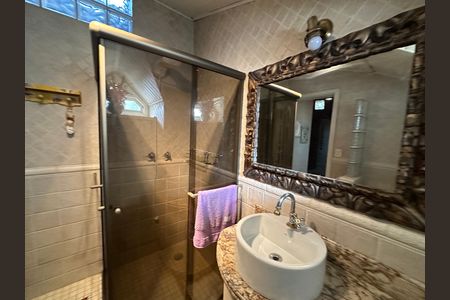 Casa de condomínio à venda com 675m², 4 quartos e 4 vagas Casa de condomínio à venda com 675m², 4 quartos e 4 vagasBanheiro 1