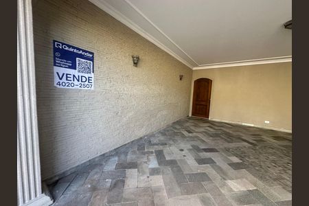 Casa de condomínio à venda com 675m², 4 quartos e 4 vagas Casa de condomínio à venda com 675m², 4 quartos e 4 vagasFachada