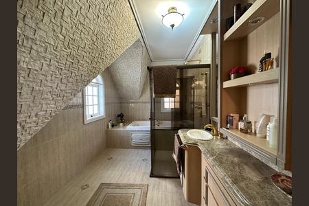 Casa de condomínio à venda com 675m², 4 quartos e 4 vagas Casa de condomínio à venda com 675m², 4 quartos e 4 vagasBanheiro da Suíte 2
